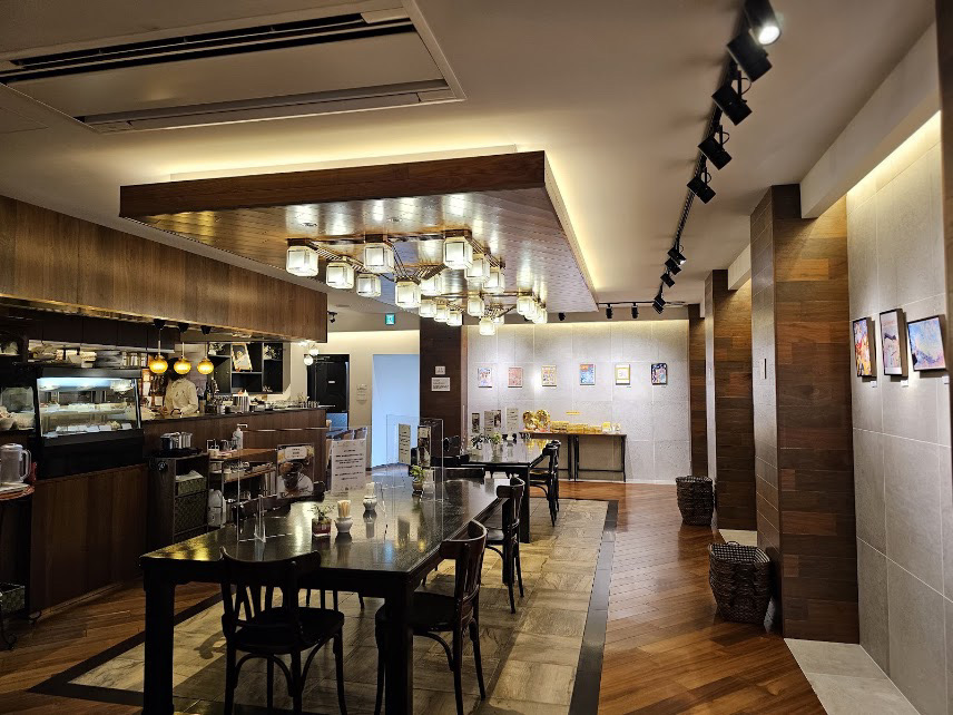 神保町 カフェ 文房堂GalleryCafe(ブンポウドウ ギャラリーカフェ) 店内の雰囲気