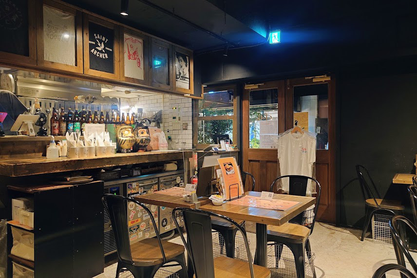 神保町 カフェ folk burgers & beers(フォーク バーガーズ アンド ビアーズ) 店内の雰囲気