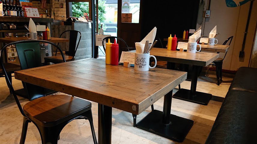 神保町 カフェ folk burgers & beers(フォーク バーガーズ アンド ビアーズ) 店内の雰囲気
