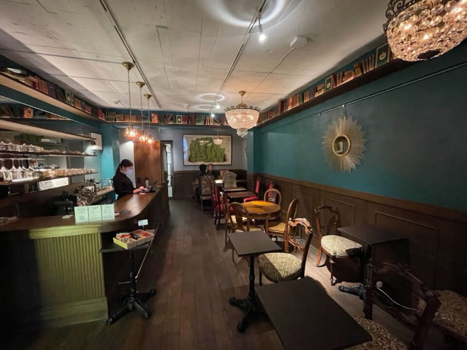 神保町 カフェ PASSAGE bis! BOOKS & CAFE(パサージュ ビス ブックス アンド カフェ) 店内の雰囲気