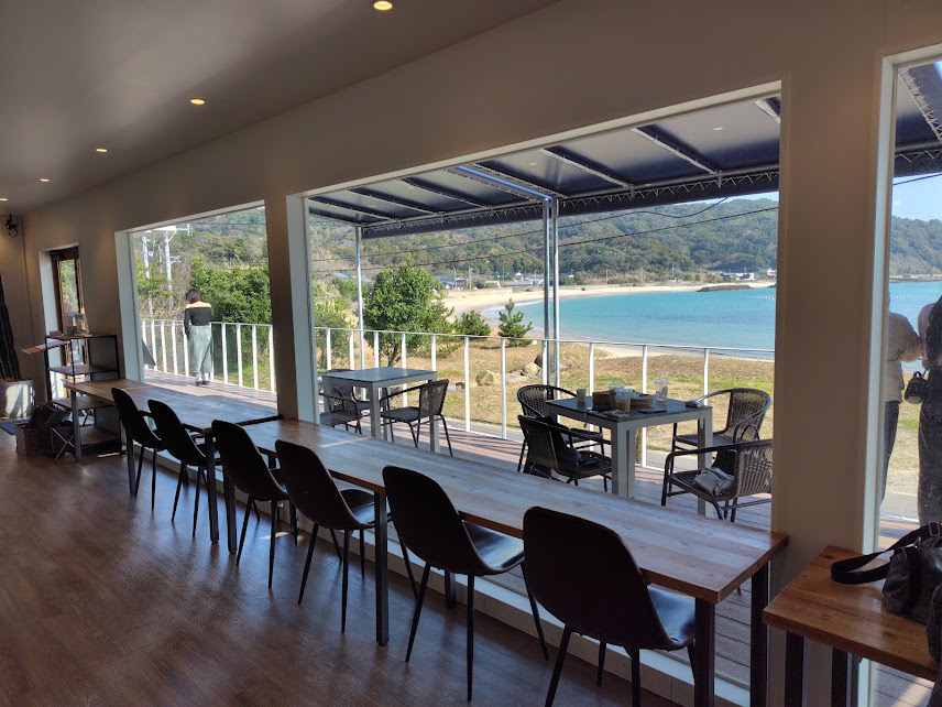糸島 カフェ Beach Cafe Granmare (ビーチカフェ グランマーレ) 店内の雰囲気