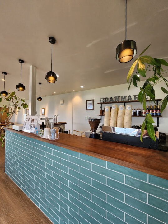 糸島 カフェ Beach Cafe Granmare (ビーチカフェ グランマーレ) 店内の雰囲気