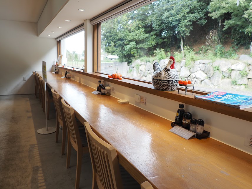 糸島 カフェ 糸島ファームハウス UOVO 店内の雰囲気