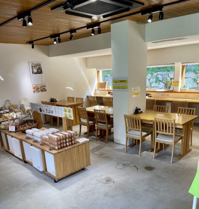 糸島 カフェ 糸島ファームハウス UOVO 店内の雰囲気