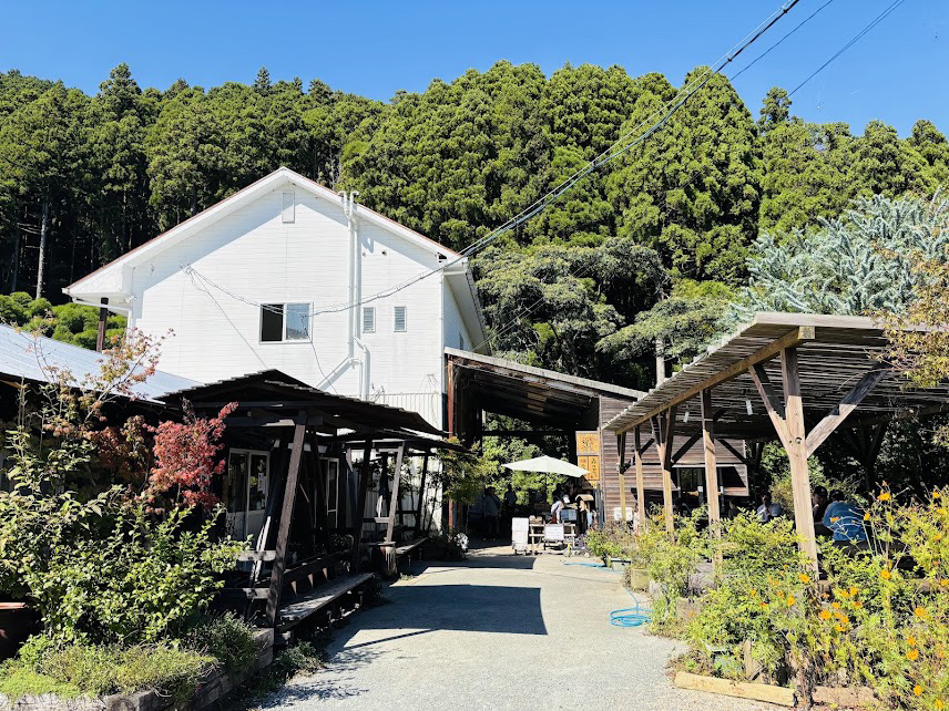 糸島 カフェ 森のカフェ 緑の詩 (みどりのおと) 外観