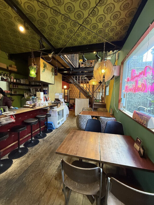 中崎町　カフェ　cafe太陽ノ塔 GREEN WEST店（カフェ タイヨウノトウ グリーンウエスト）　店内の雰囲気