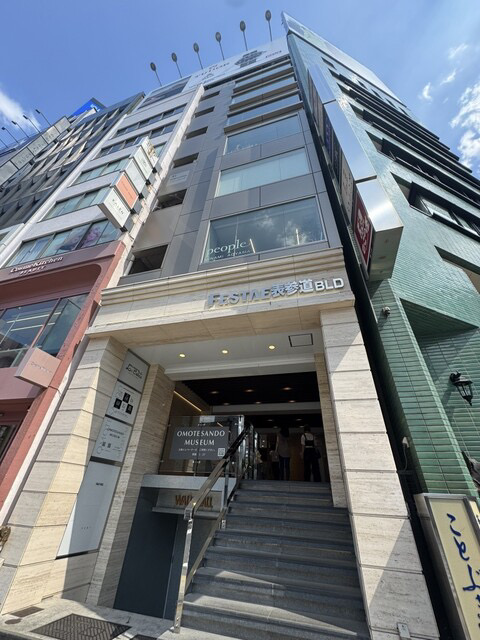 東京23区 カフェ BRASSERIE CAFE LE CONTE(ブラッスリー カフェ ル・コンテ)表参道 外観