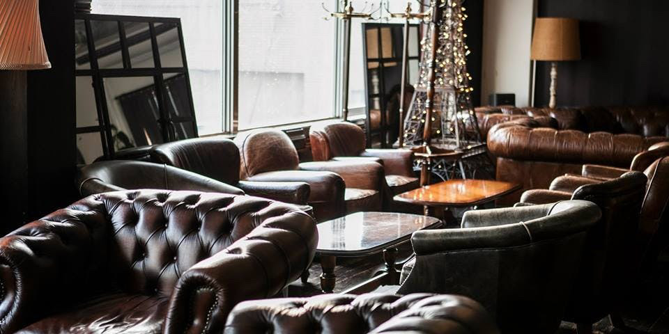 東京23区 カフェ BRASSERIE CAFE LE CONTE(ブラッスリー カフェ ル・コンテ)表参道 店内の雰囲気
