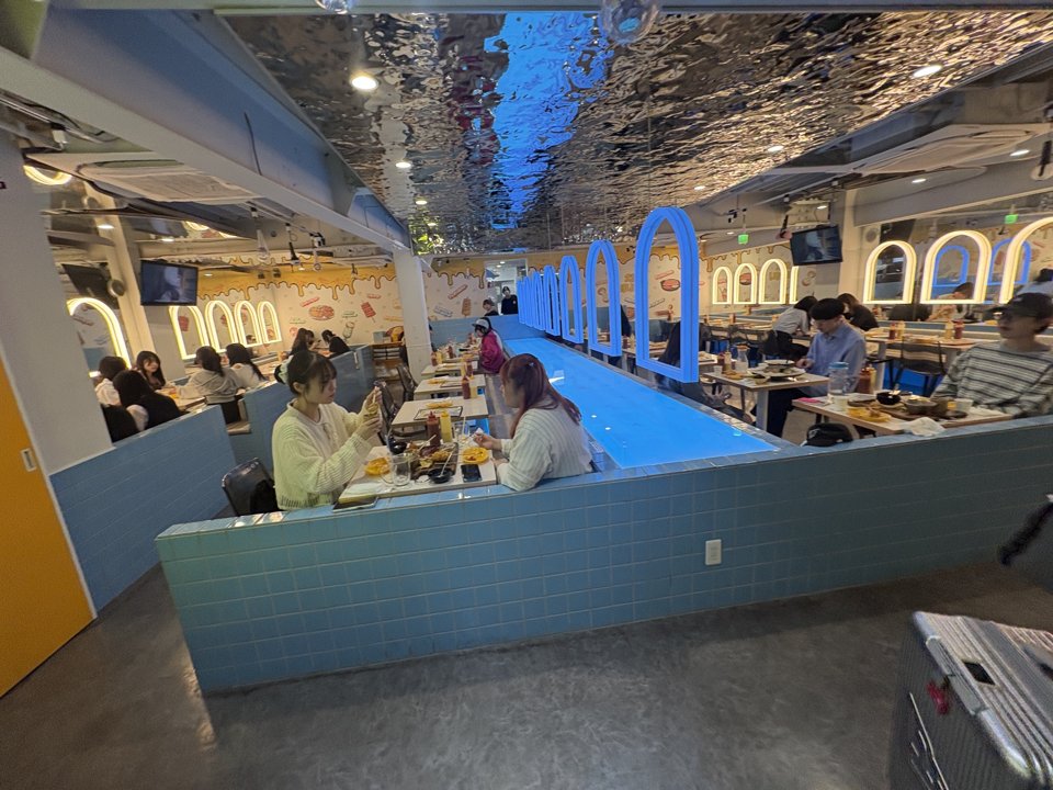 新大久保 カフェ チーズマニマニ2号店 店内の雰囲気