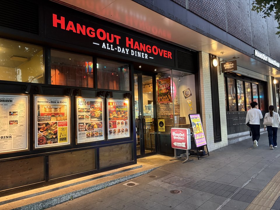 新大久保 カフェ HangOut HangOver 西武新宿Brick St.店(ハングアウト ハングオーバー) 外観