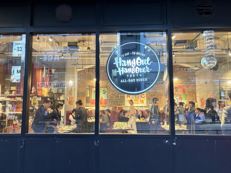 新大久保 カフェ HangOut HangOver 西武新宿Brick St.店(ハングアウト ハングオーバー) 店内の雰囲気