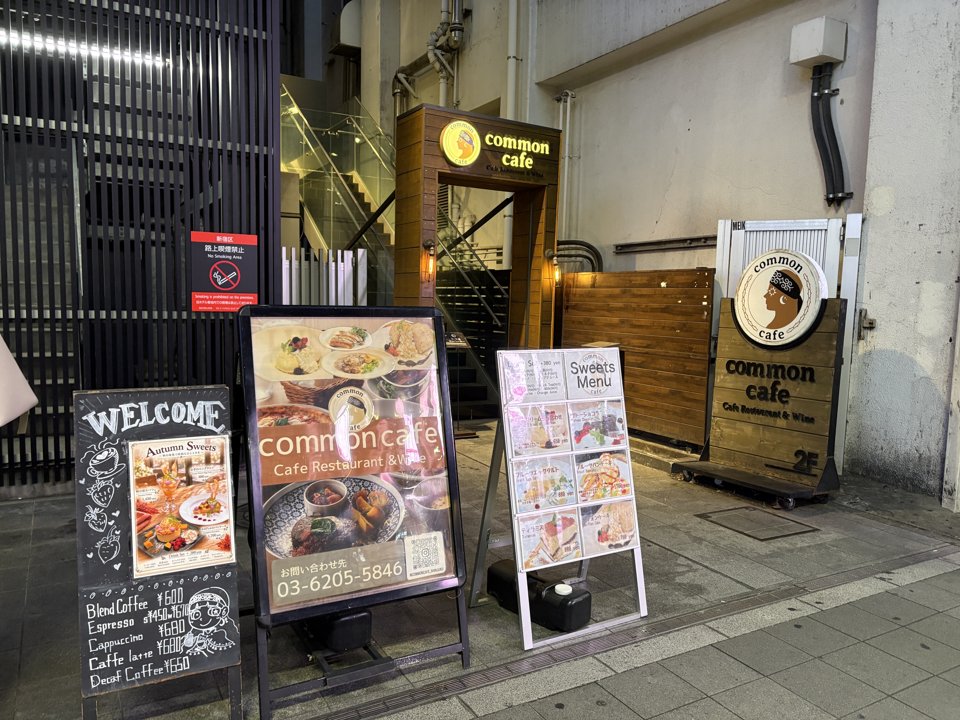 新大久保 カフェ common cafe 新宿東口店 外観