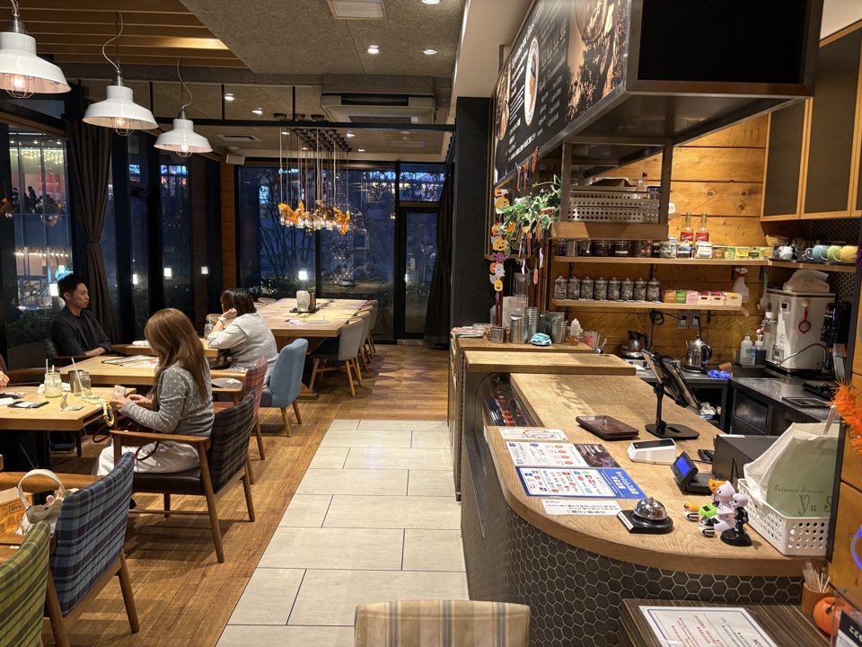 新大久保 カフェ common cafe 新宿東口店 店内の雰囲気 1