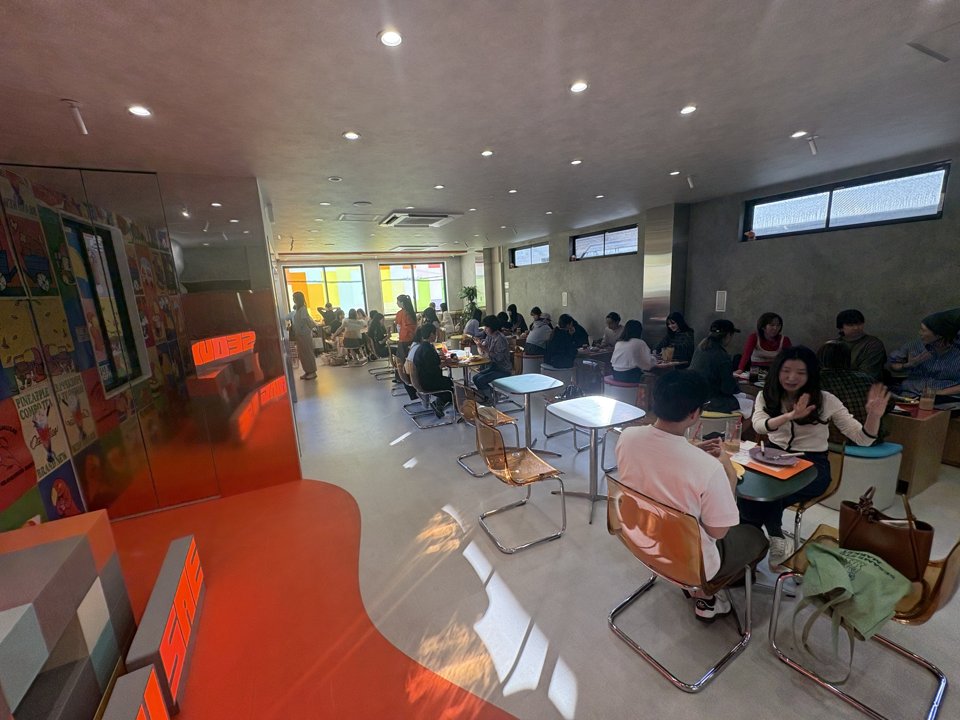 新大久保　カフェ　SEOUL ANGMUSAE 新大久保本店（ソウルエンムセ）　店内の雰囲気
