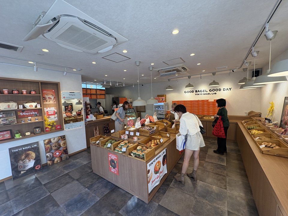 新大久保　カフェ　TOKYO BAGEL LAB（東京ベーグルラボ）　店内の雰囲気