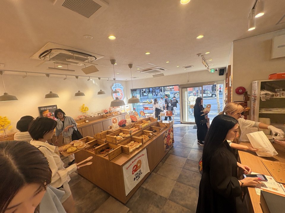 新大久保　カフェ　TOKYO BAGEL LAB（東京ベーグルラボ）　店内の雰囲気
