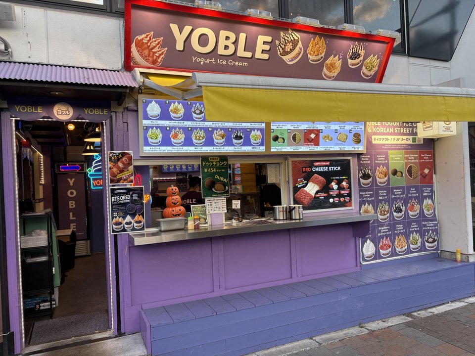 新大久保　カフェ　YOBLE（ヨブル）新大久保店　外観